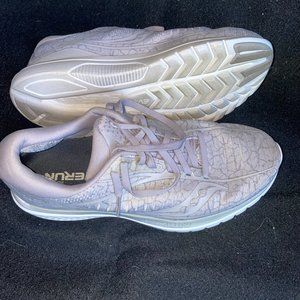 Saucony Women's Kinvara 10 size 9 (light purple)